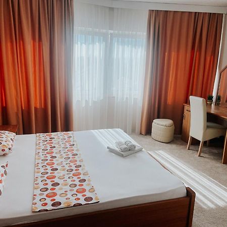 Motel Daco Vitez Eksteriør bilde