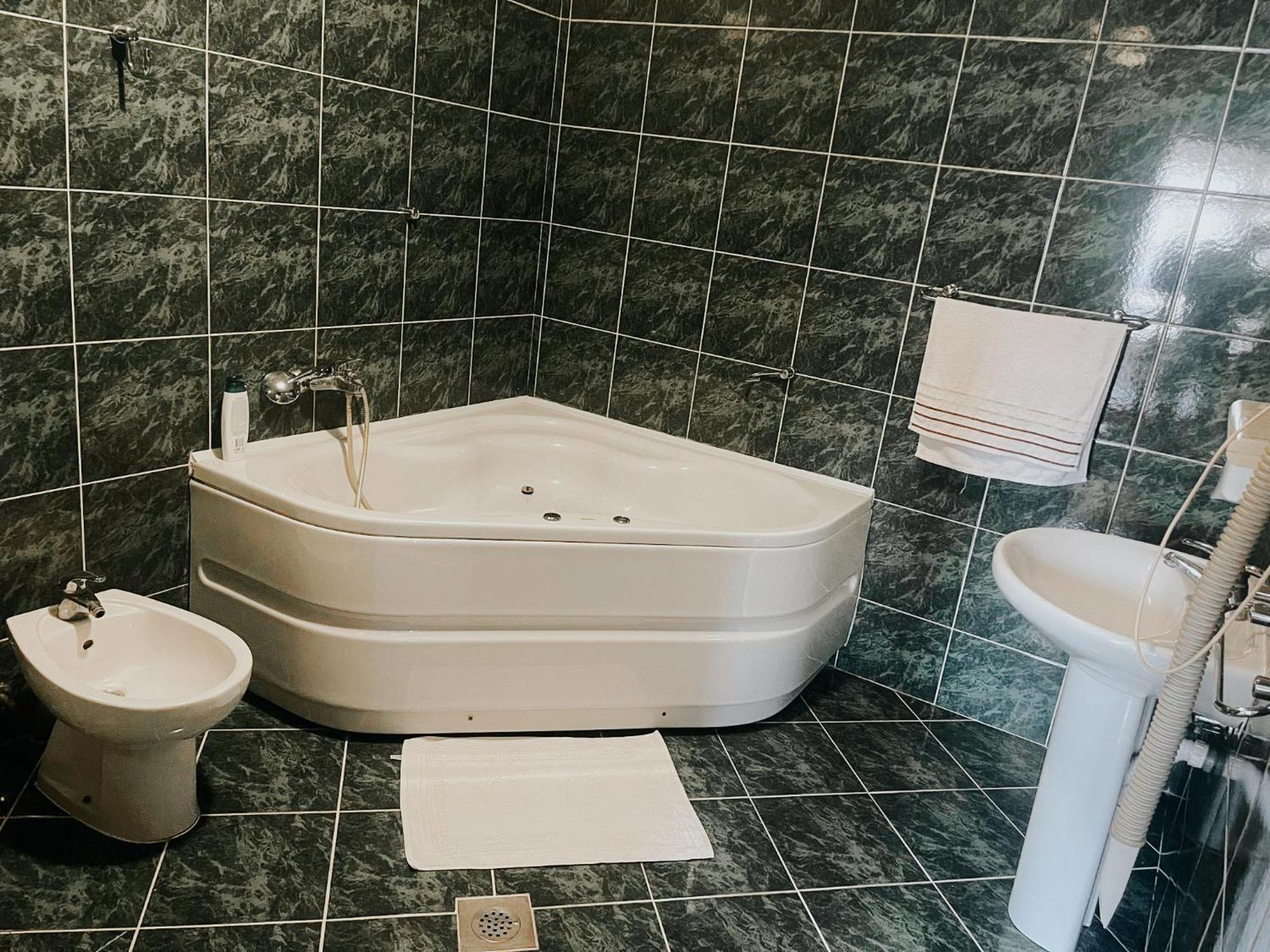 Motel Daco Vitez Eksteriør bilde